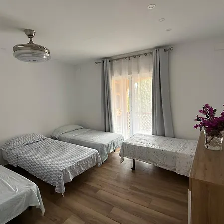Cosy House With A Private Pool And Garden 샬레 *