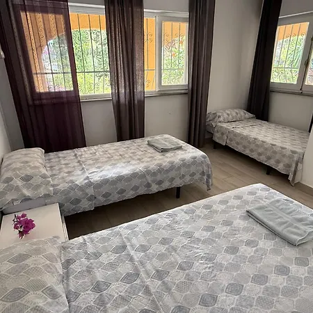 샬레 Cosy House With A Private Pool And Garden 칼페
